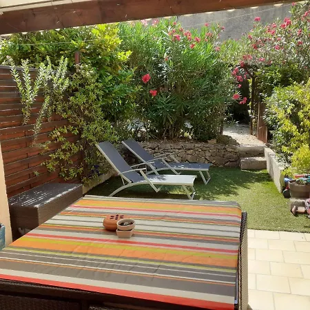 Club Dans Résidence Fermée Et Arborée 10min A Pied De La Hébergement de vacances Sanary-sur-Mer