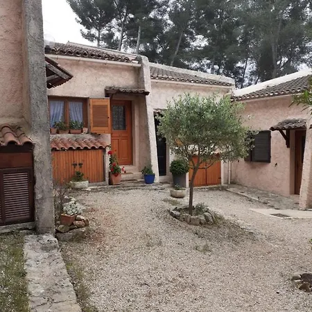 Club Dans Résidence Fermée Et Arborée 10min A Pied De La Sanary-sur-Mer