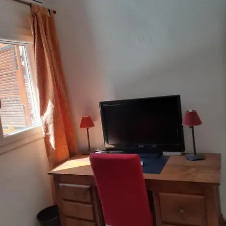 Club Dans Fermee Et Arboree 10min A Pied De La *