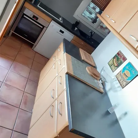 Holiday home Club Dans Fermee Et Arboree 10min A Pied De La