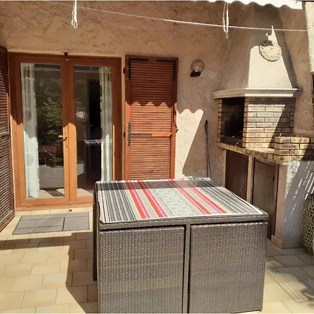 Club Dans Fermee Et Arboree 10min A Pied De La