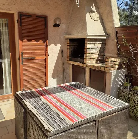 Club Dans Fermee Et Arboree 10min A Pied De La Holiday home