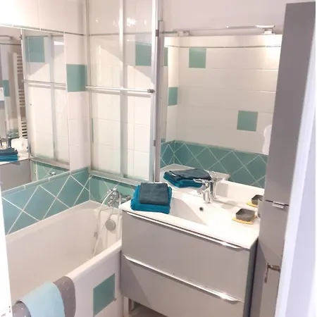 Club Dans Fermee Et Arboree 10min A Pied De La Holiday home Sanary-sur-Mer