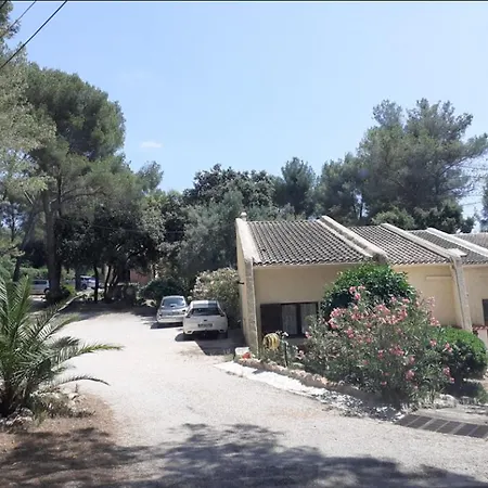 Club Dans Fermee Et Arboree 10min A Pied De La